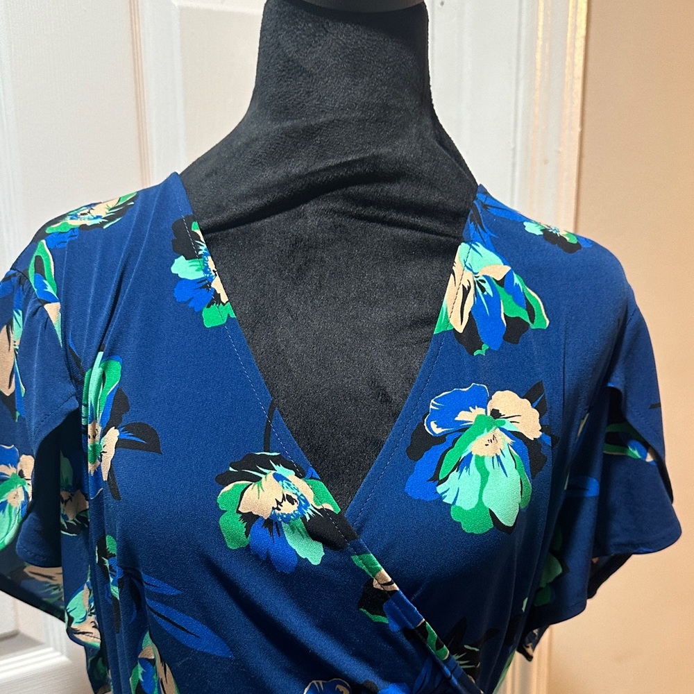💙Floral Wrap Dress💙 - Picture 2 of 8